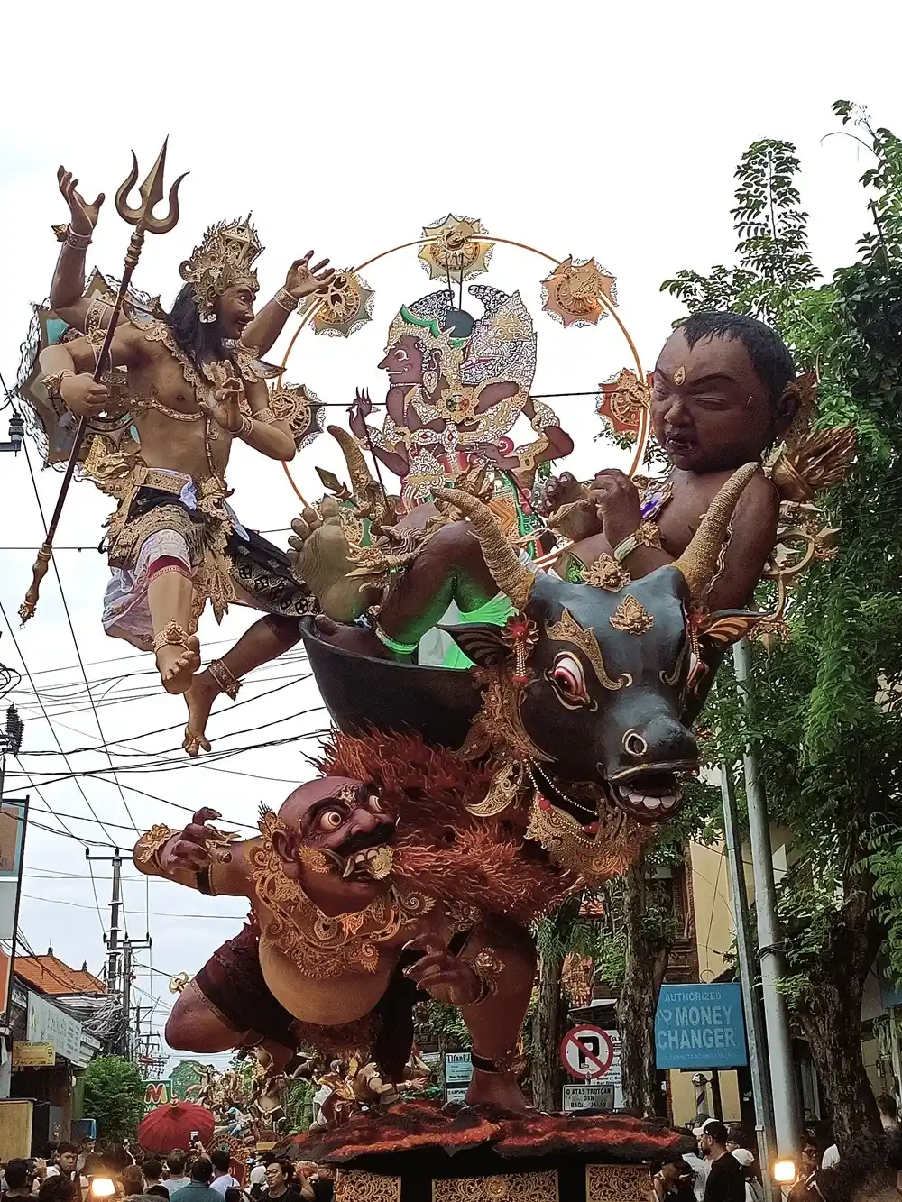 Parade Ogoh-Ogoh di Bali.